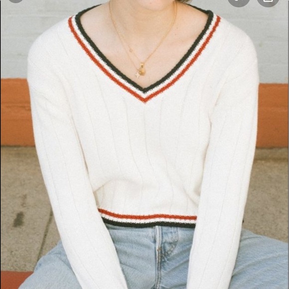 Brandy Melville Sweaters - NWOT Brandy Melville ‘Nicole’ Sweater